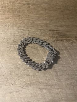 Iced Cuban Link Bracelet – White Gold Tone (Luxury Style)