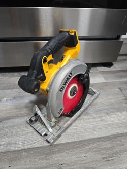 DEWALT 20V 6 1/2" CIRCULAR SAW TOOL ONLY