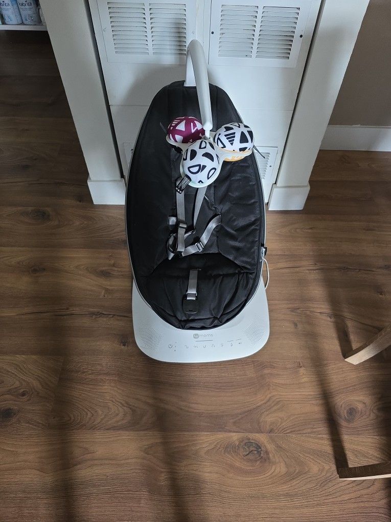 mamaRoo® multi-motion baby swing