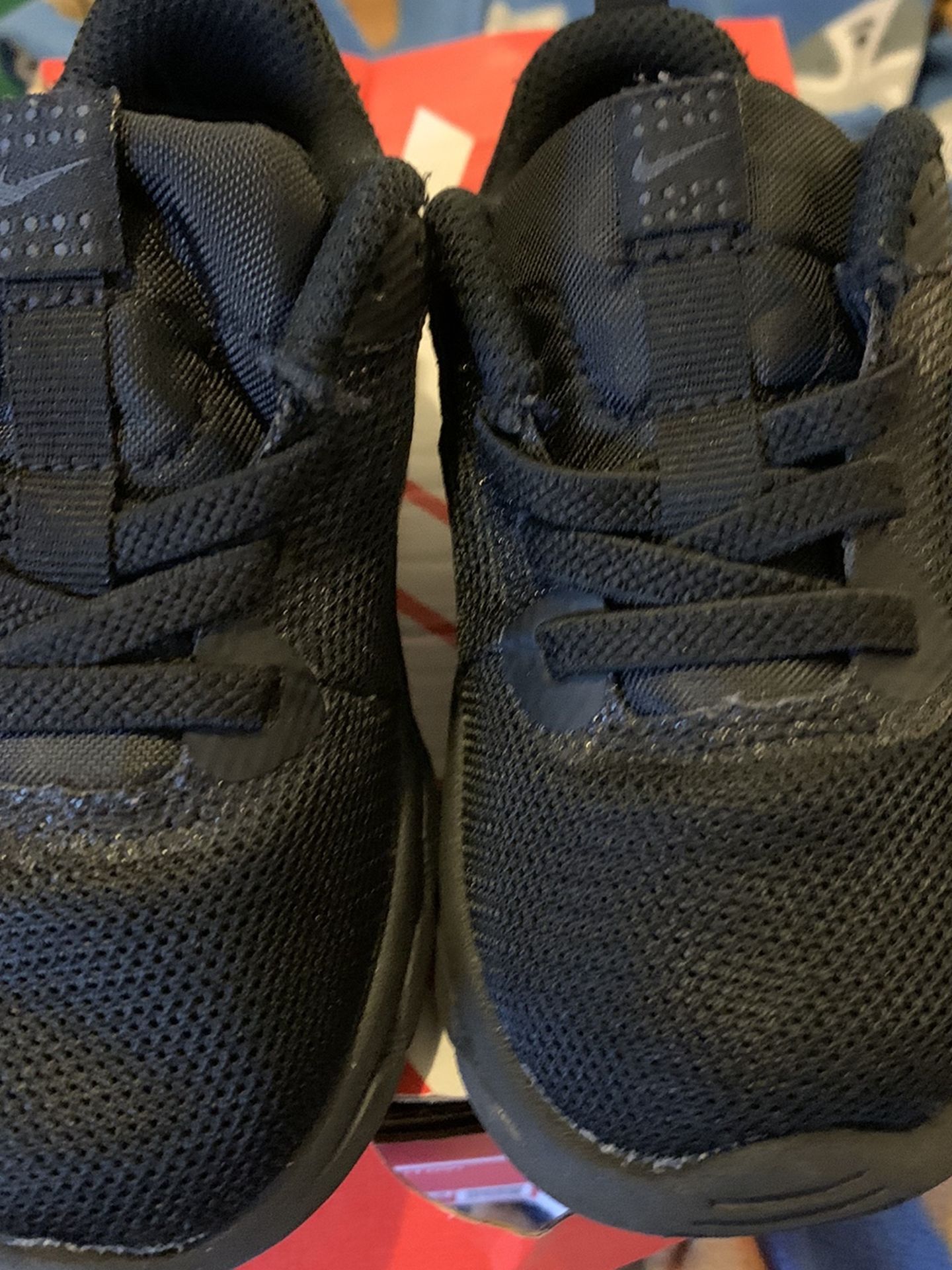Nike Air Max Motion (size 7C)