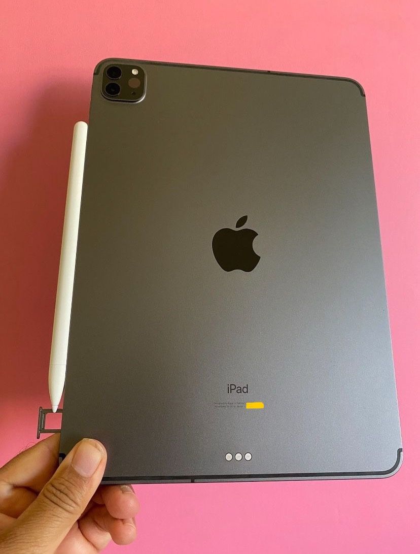 128GB Apple IPad Pro 11” 3rd Generation (2021 model / M1 chip ) WiFi + Cellular (5G / Unlocked) with pen, keyboard & Accessories (256gb $679)