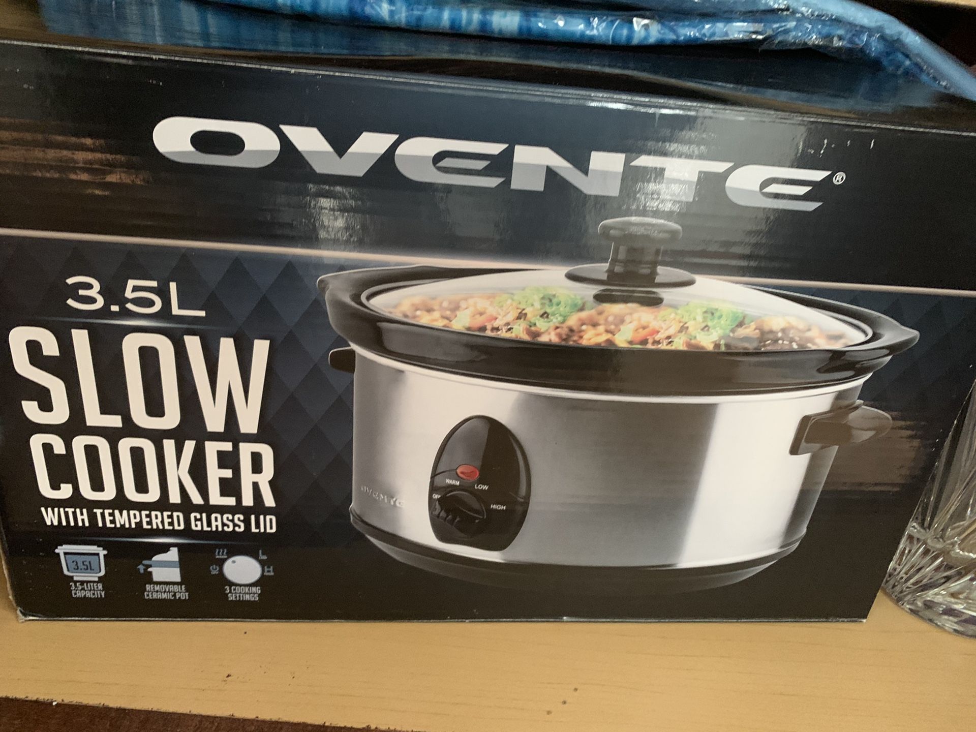 Slow cooker