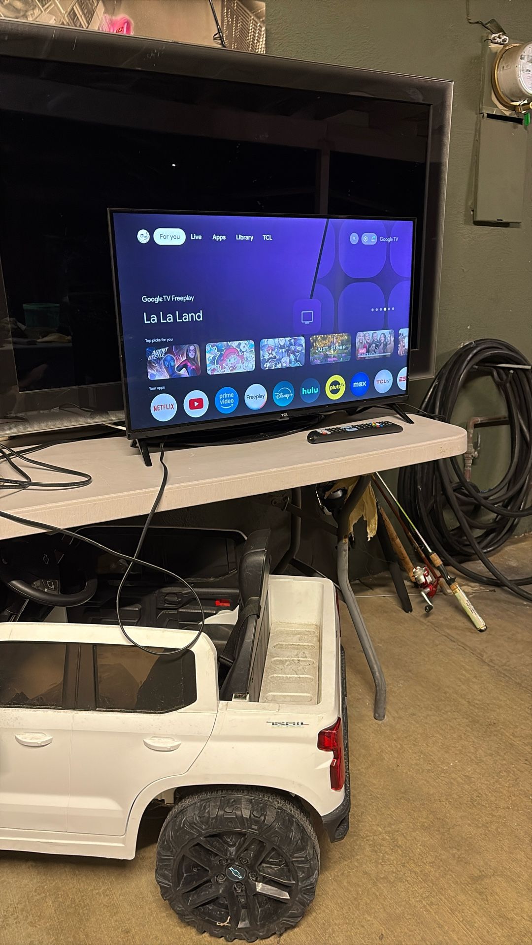 28 Inch TCL Smart Tv With Remote Control