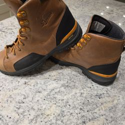 Mens Danner 6" Leather Boots.