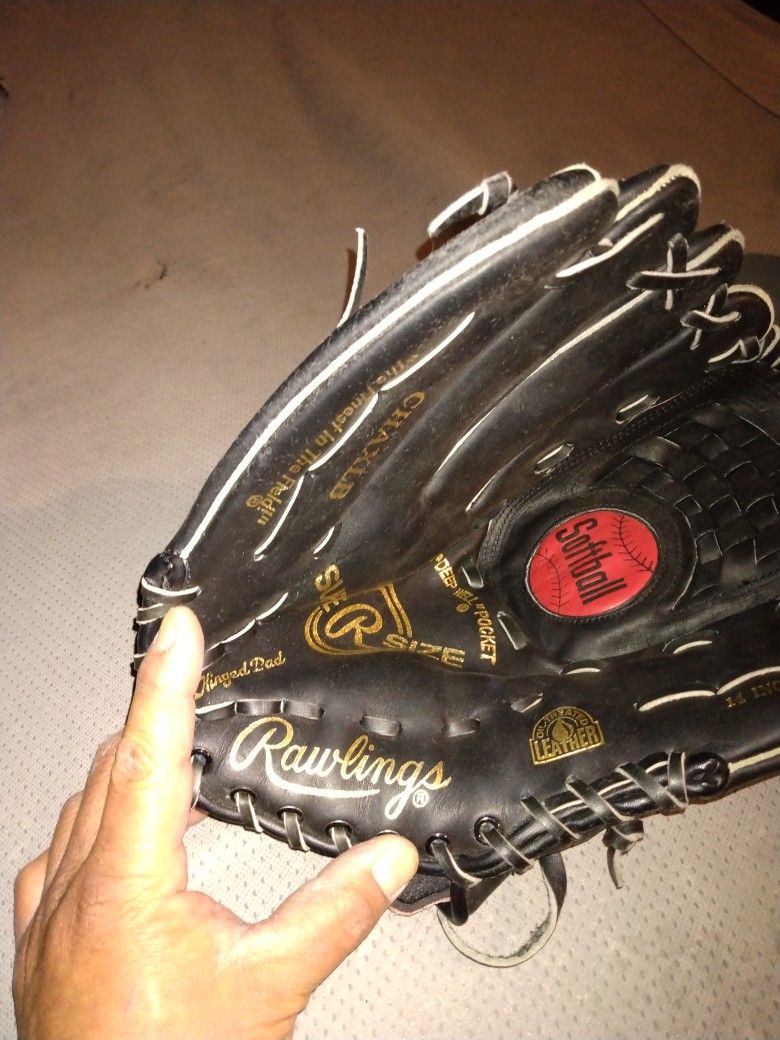 Rawlings Right Handed Baseball Glove (CHAXLB)