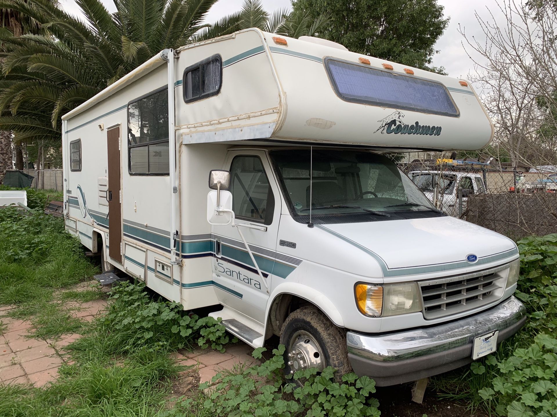 1995 Coachman Santara 29’ $4,500