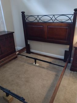Queen Wooden Bedroom Suit