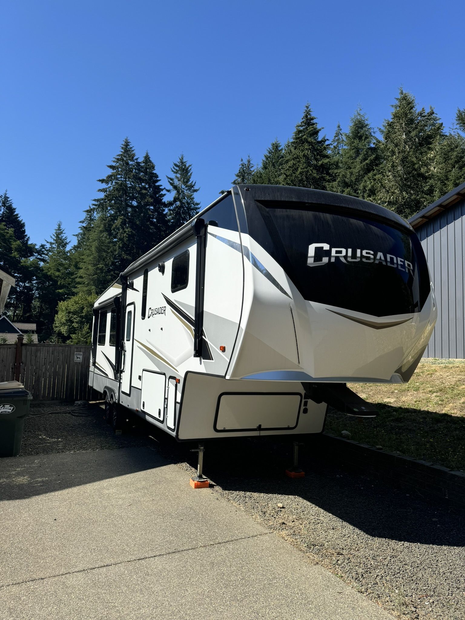 2022 Prime time Crusader 335RLP