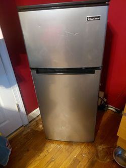 Mini fridge