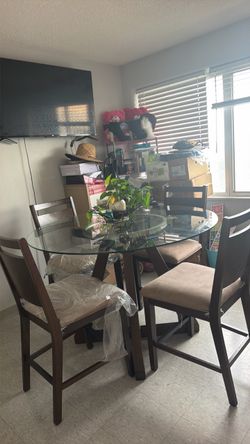 Dining room table