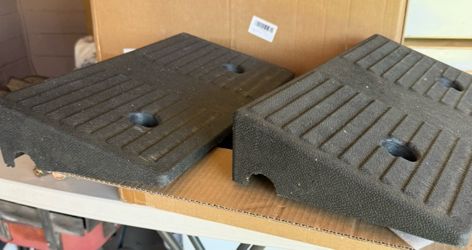 Wecarlle Rubber Curb Ramps for Driveway 3.1 Inch Rise 2 Pack  Anchor-Ready with Pre-Drilled Holes