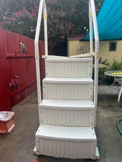 Pool stairs