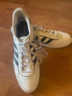 Women’s adidas Cloudfoam size 9.5 like new