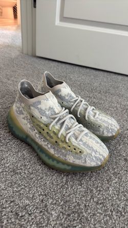 Yeezy sz 8.5