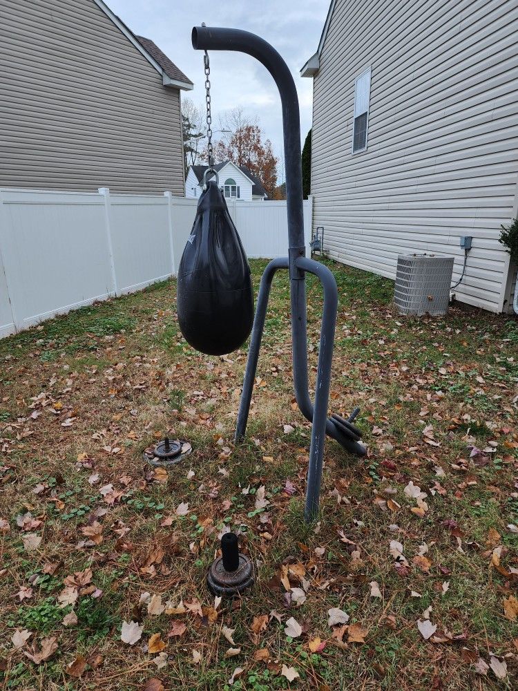 Punching bag stand free must come pick up!