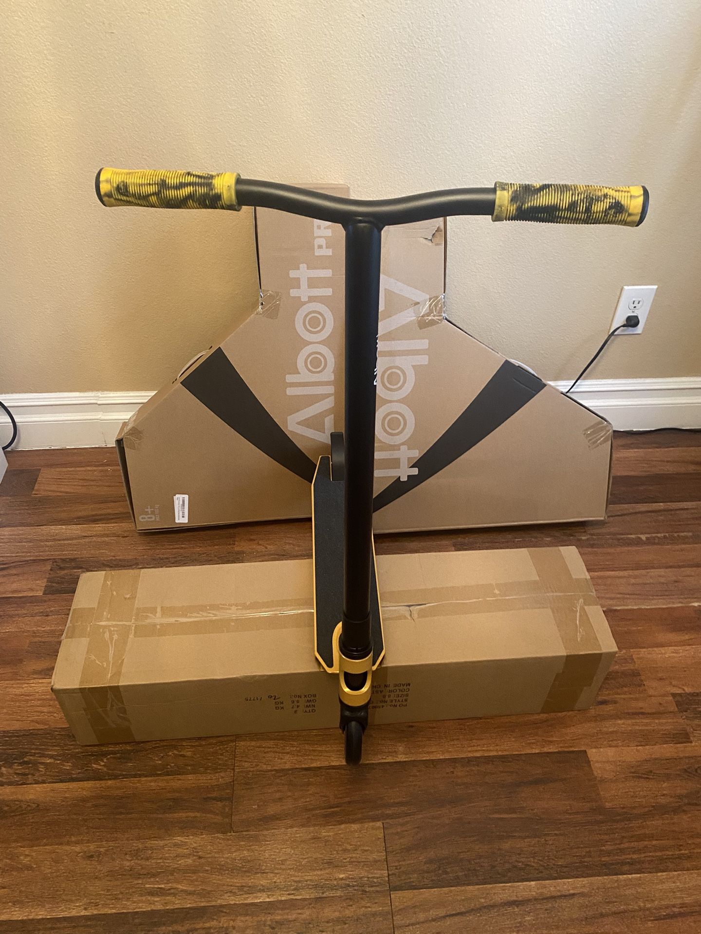 ALBOTT PRO SCOOTER BRAND NEW IN BOX 🎁🎁🎁