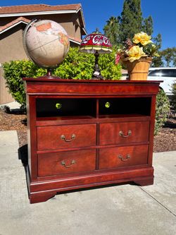 Media Dresser Chest of Drawers Furniture Great Condition