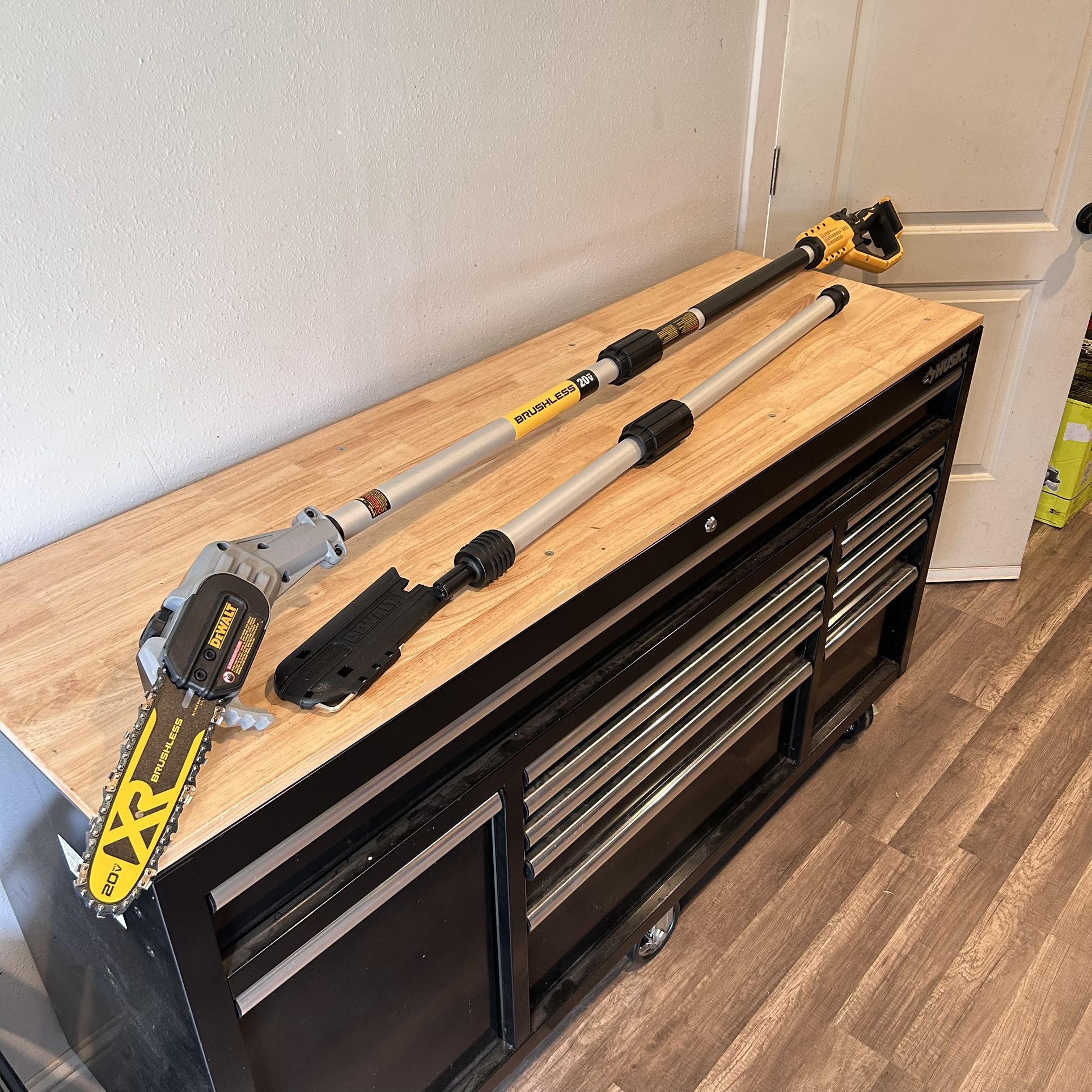 Dewalt 20v MAX  XR Brushless  8” Pole Saw (Tool Only)
