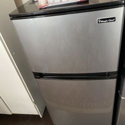 Mini Fridge - Magic Chef