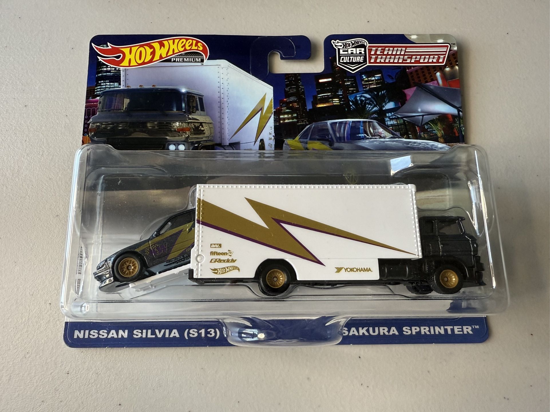 Hot Wheels 2023 Team Transport Nissan Silvia (S13)