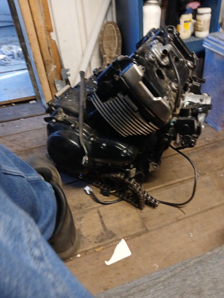 23 Kawasaki Volcan 650cc Motor