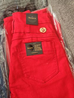 Jeans Benava originales ✨
Nuevos con etiqueta
Push up / skinny fit
Colores disponibles:
Negro Azul,Rojo
