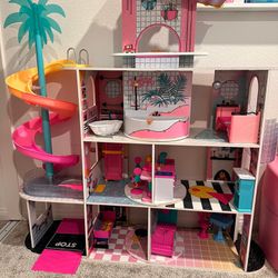 L.o.L Dollhouse With Dolls Included 