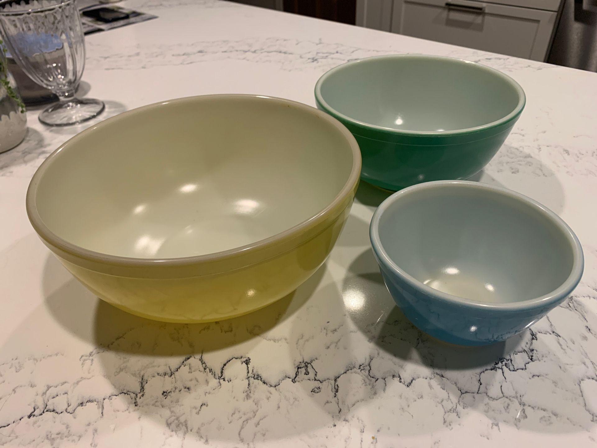 Vintage mid century Pyrex stacking bowls