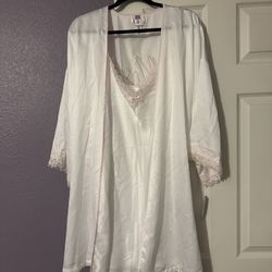 Mrs./bride Robe 