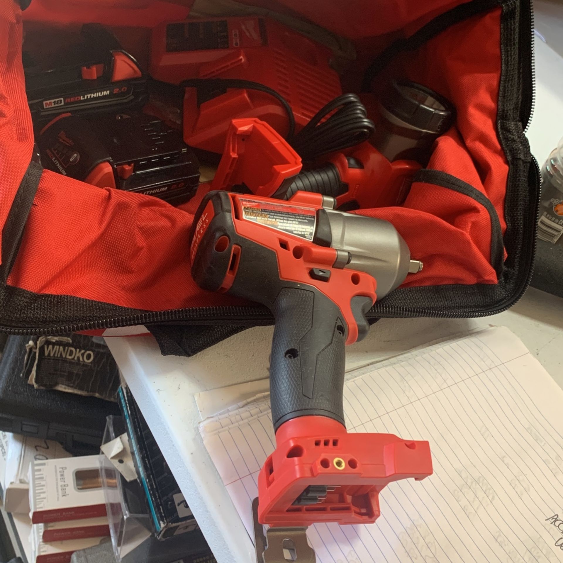 Milwaukee 2852 Kit Flash and 2 Batts  W/chg