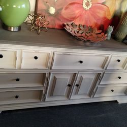 CUTE DRESSER OR BUFFET AT PICKY PINCHERS 3643 5TH AVE N ST PETE OPEN NOON TO 6 PM FREE DELIVERY 