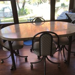 Formica Dining Table and 6 Chairs 
