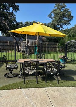 Nine piece patio set plus cushions