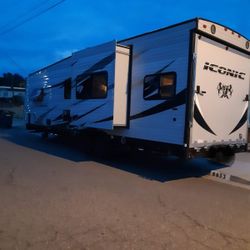 2017 Iconic 2714sf  Toy hauler 