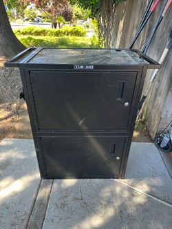 Tech cabinet locking