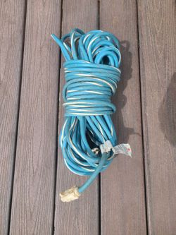 100 ft Heavy Duty 12/3 Extension Cord. No Nicks in Cord