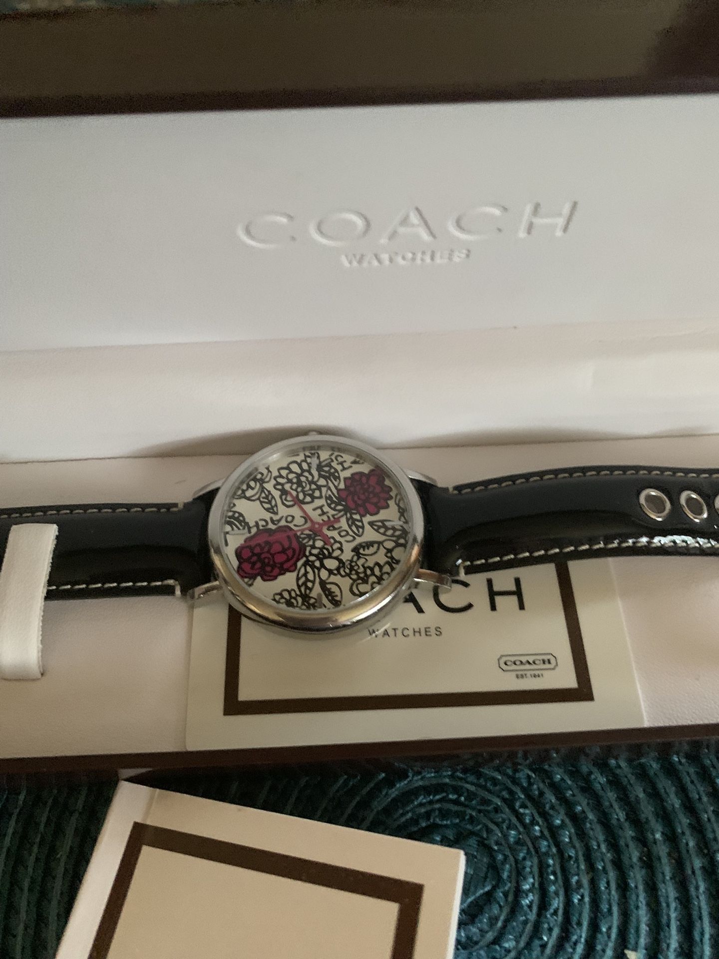 Coach Poppy Women’s Watch . Leather Strap Quartz