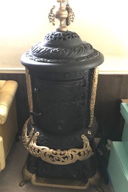Antique Acme stove : refinished . Parts included.