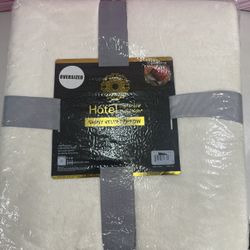 WHITE VELVET THROW