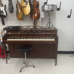 Everette Piano Great Condition