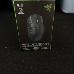 RAZER NAGA V2 HYPERSPEED GAMING MOUSE WIRELESS MMO FOCUS PRO -  NEW SEALED