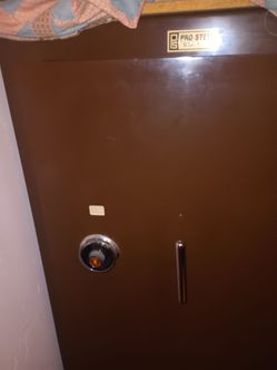 Long gun safe combination very very heavy bolts down to the floor