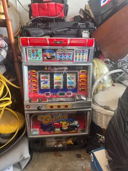 The selected item is a vintage Cranky Contest Pachislo Slot Machine manufactured by Universal/Aruze around 1997–1998.