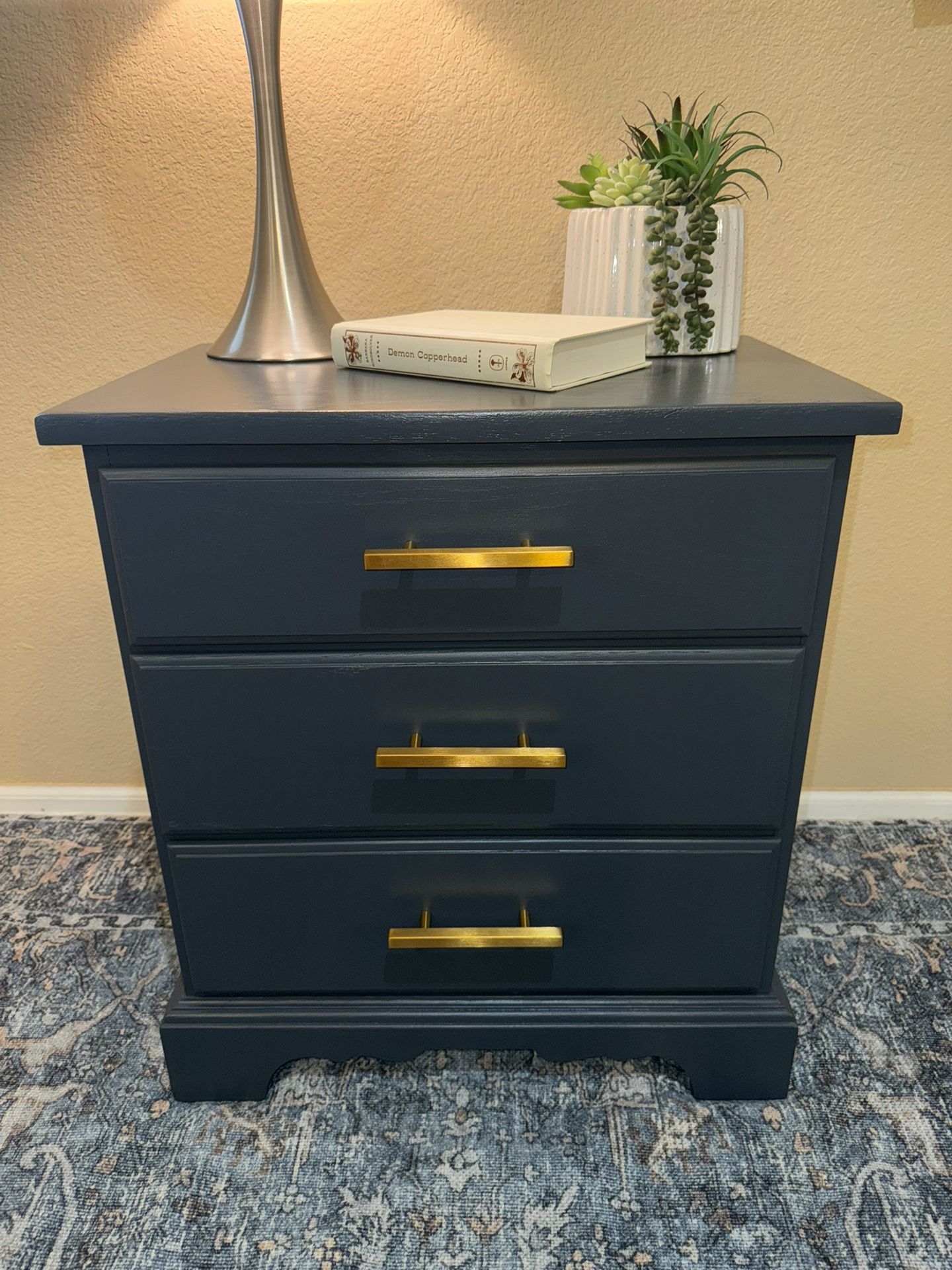 Night stand - 3 Drawer