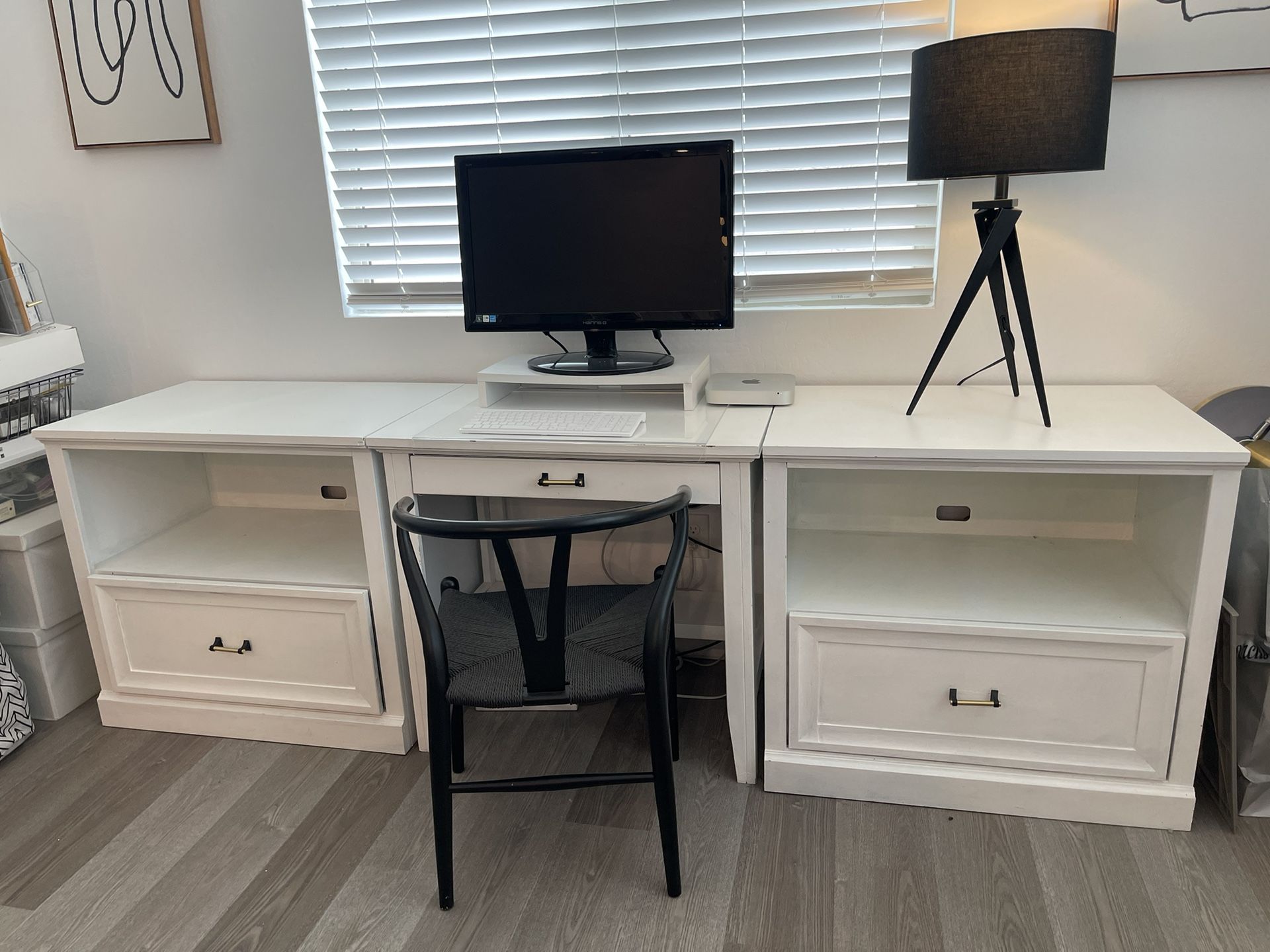 Desk With 2 File Cabinets & White Desk Chair