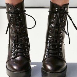 URBAN OUTFITTERS Kennedy Lace-Up Heeled Ankle Boot Sz 10