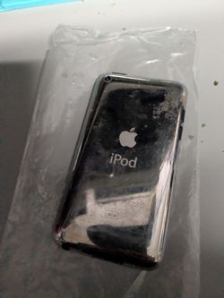 iPod 16 GB  with music with charger works great