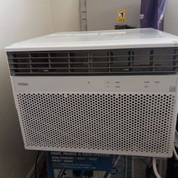 Brand New Window A/C COOLS 500 SQUARE FEET