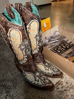 Woman’s western cowboy boots 7.5 very rare