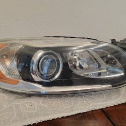 2014-2017 Volvo XC60 Headlights Assembly HID Xenon 